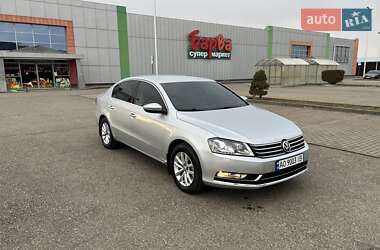 Седан Volkswagen Passat 2012 в Виноградові