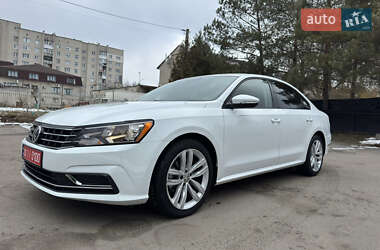 Седан Volkswagen Passat 2018 в Києві