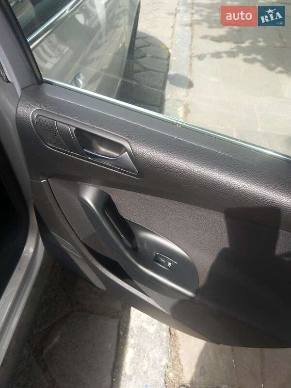 Універсал Volkswagen Passat 2010 в Чернівцях