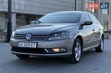 Седан Volkswagen Passat 2011 в Хусте