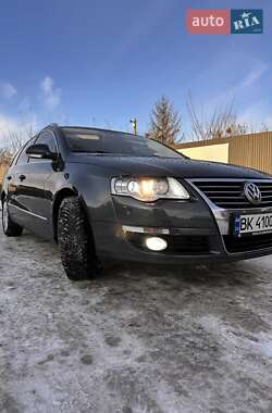 Універсал Volkswagen Passat 2009 в Сарнах