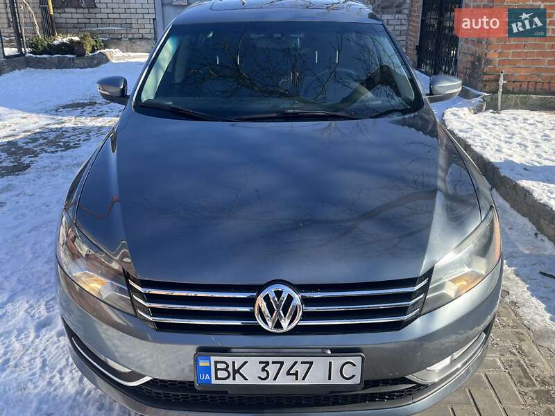 Седан Volkswagen Passat 2013 в Харькове