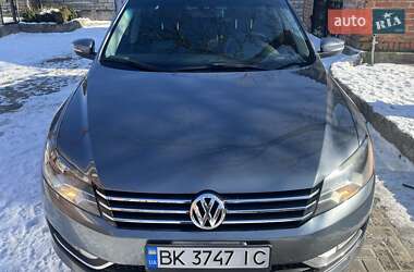 Седан Volkswagen Passat 2013 в Харькове