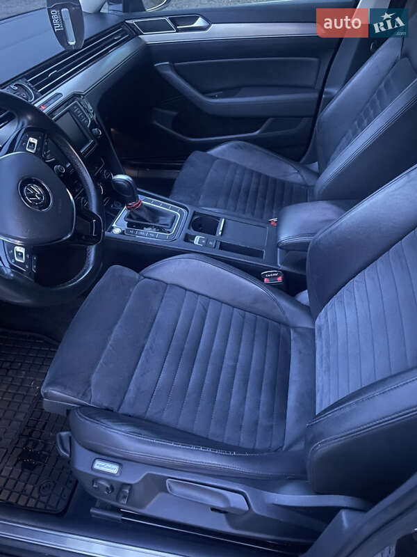 Седан Volkswagen Passat 2015 в Виноградові