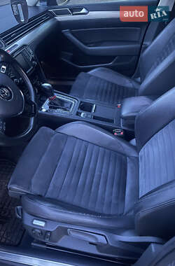Седан Volkswagen Passat 2015 в 
