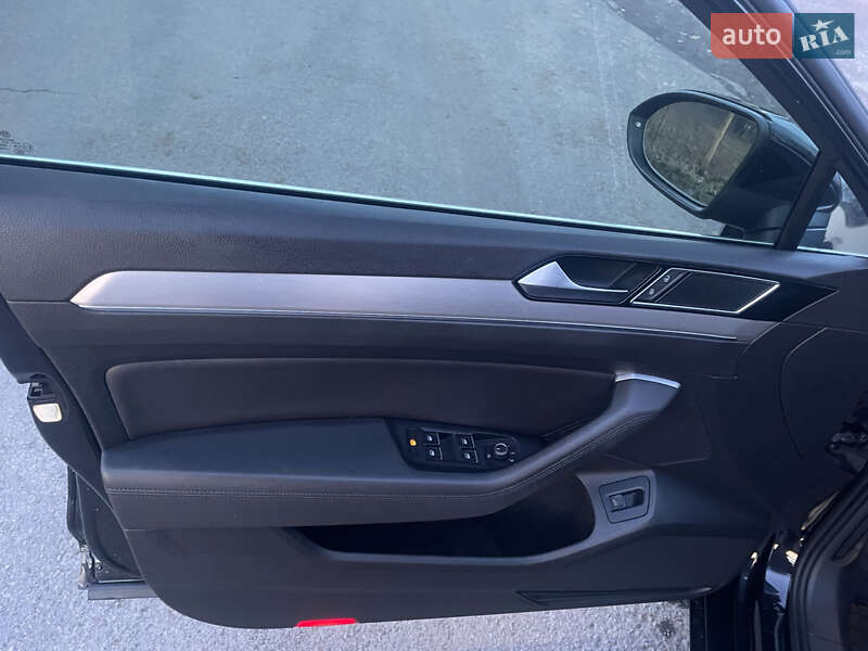 Седан Volkswagen Passat 2015 в Виноградові