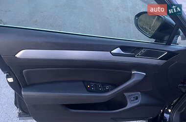 Седан Volkswagen Passat 2015 в 
