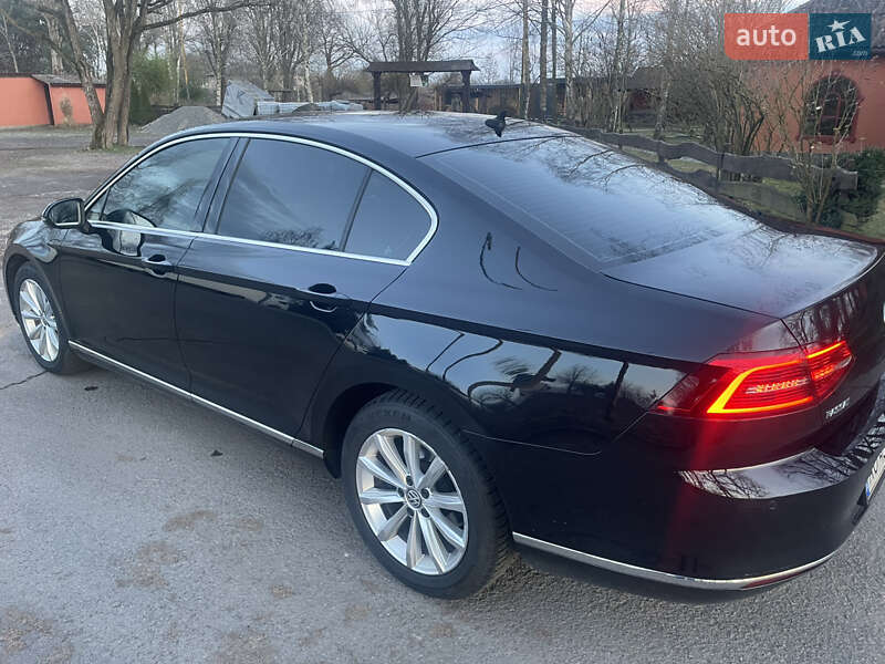 Седан Volkswagen Passat 2015 в Виноградові