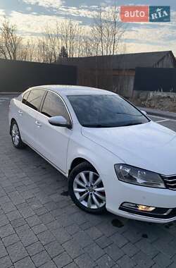 Седан Volkswagen Passat 2013 в Самборі