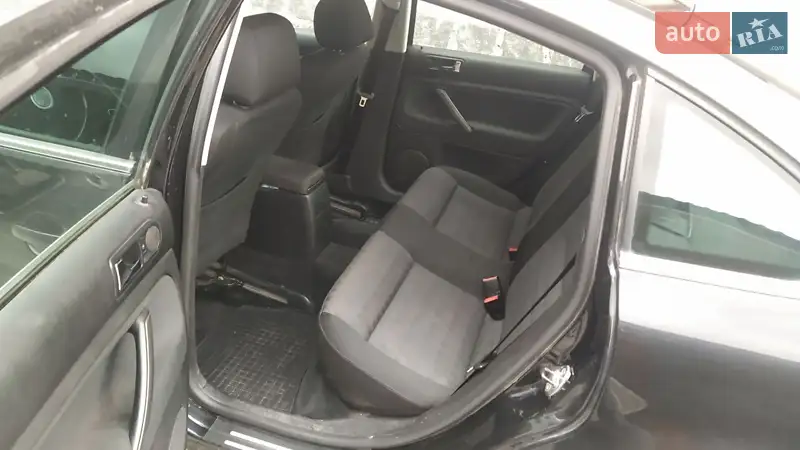 Седан Volkswagen Passat 2003 в 