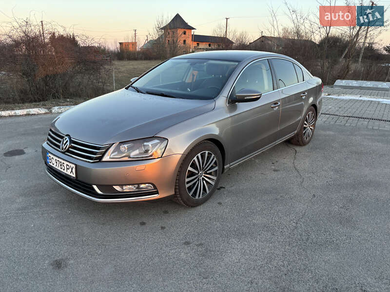Седан Volkswagen Passat 2013 в Радехові