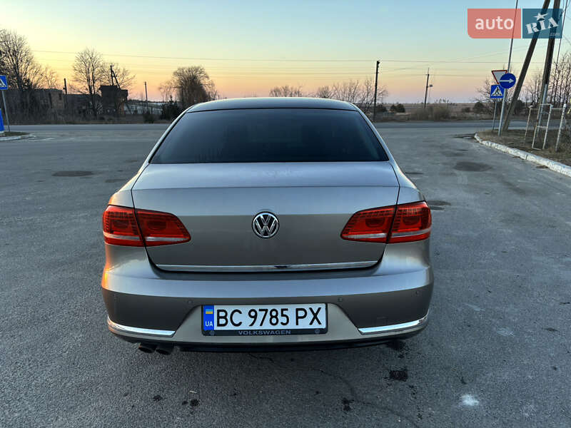 Седан Volkswagen Passat 2013 в Радехові