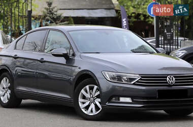 Седан Volkswagen Passat 2015 в Києві