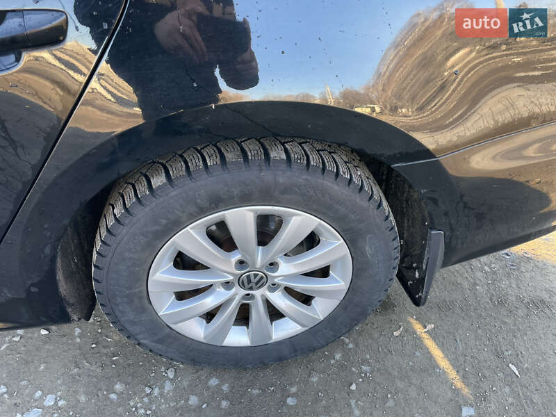 Седан Volkswagen Passat 2012 в Ровно