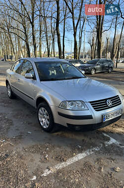 Седан Volkswagen Passat 2002 в Виннице