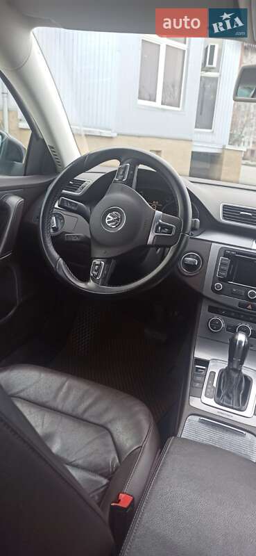 Універсал Volkswagen Passat 2014 в Івано-Франківську