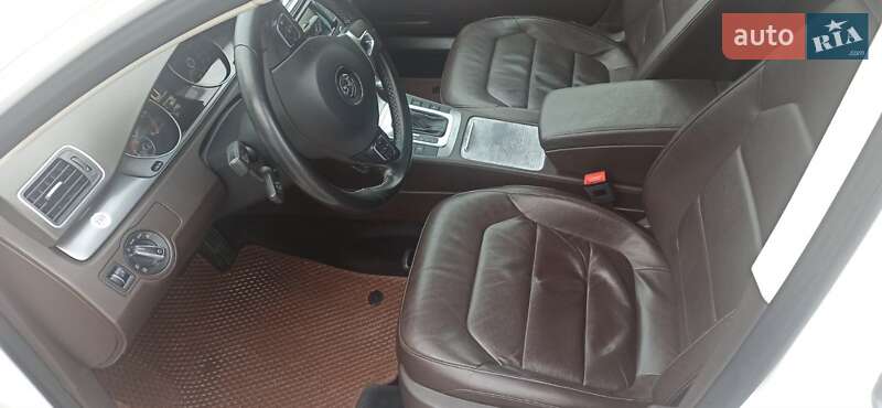 Універсал Volkswagen Passat 2014 в Івано-Франківську