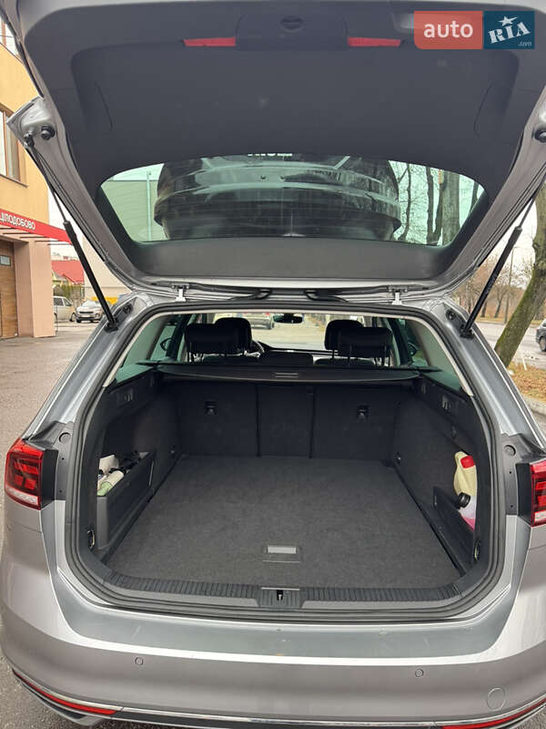 Универсал Volkswagen Passat 2022 в Киеве фото 6 Универсал Volkswagen Passat 2022 в Киеве