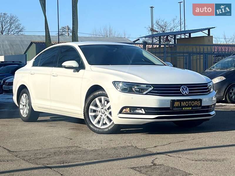 Седан Volkswagen Passat 2017 в Киеве