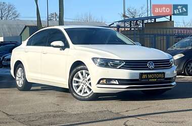 Седан Volkswagen Passat 2017 в Киеве