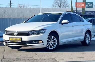 Седан Volkswagen Passat 2017 в Киеве