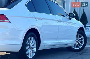 Седан Volkswagen Passat 2017 в Киеве