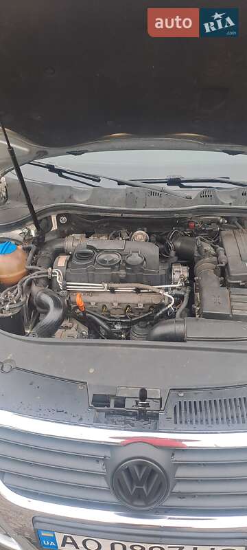 Седан Volkswagen Passat 2005 в Хусті