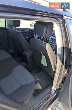 Універсал Volkswagen Passat 2013 в 