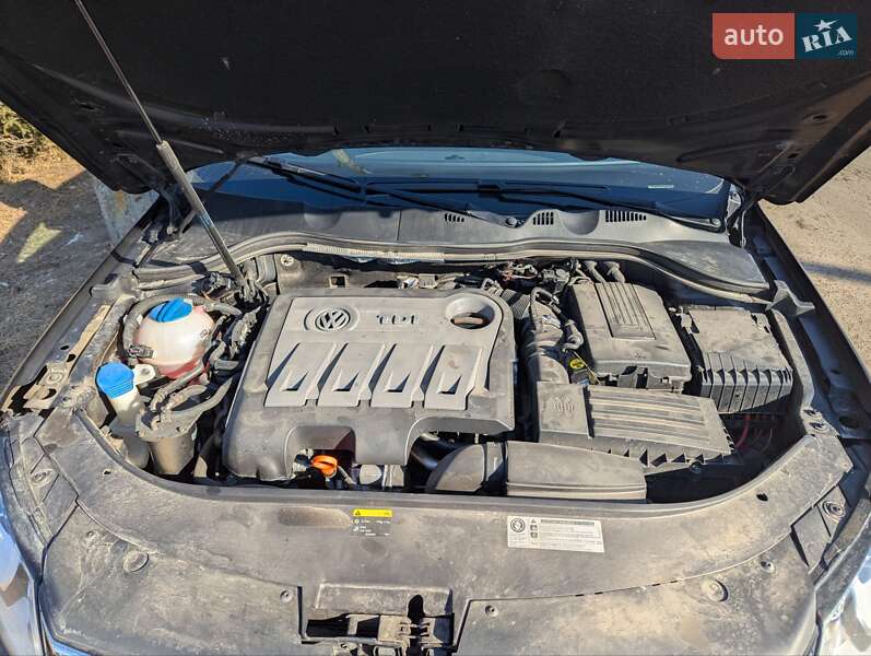 Универсал Volkswagen Passat 2013 в Ровно