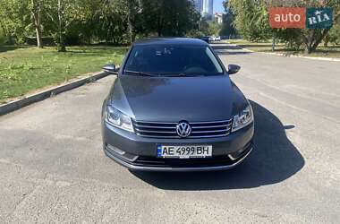 Седан Volkswagen Passat 2011 в Днепре