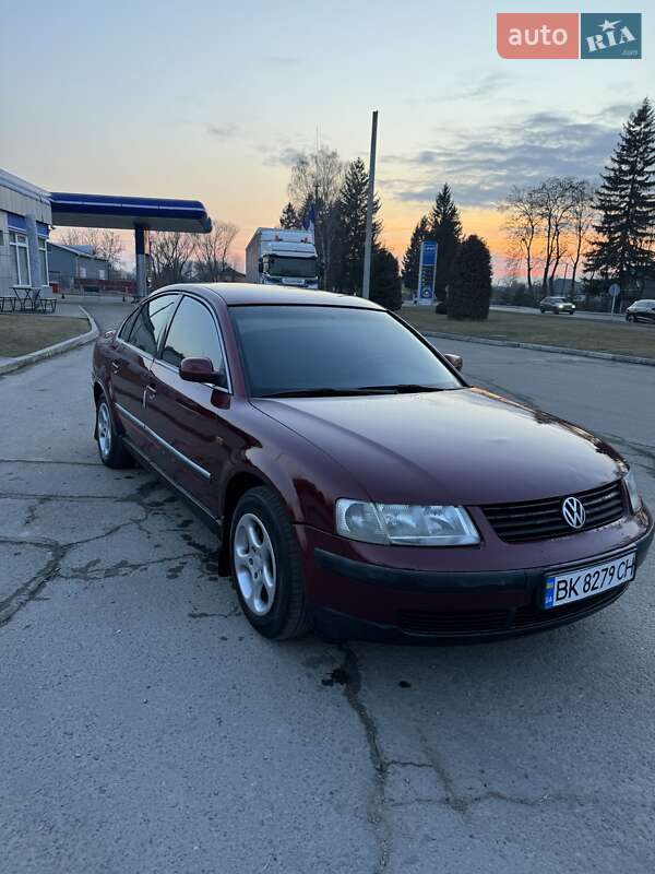 Седан Volkswagen Passat 1998 в Львові