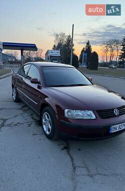 Седан Volkswagen Passat 1998 в Львові