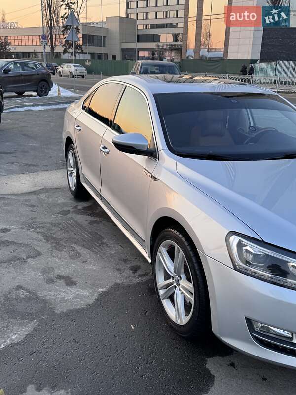 Седан Volkswagen Passat 2012 в Киеве