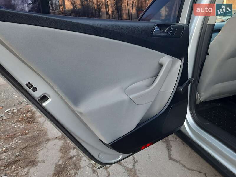 Седан Volkswagen Passat 2005 в Хмельницком