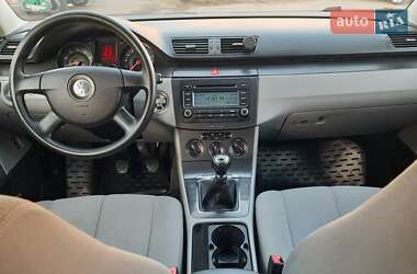 Седан Volkswagen Passat 2005 в 