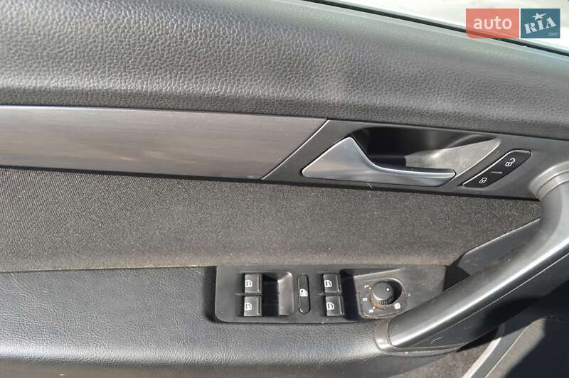 Седан Volkswagen Passat 2013 в Чернигове