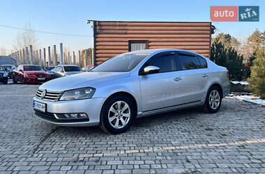 Седан Volkswagen Passat 2013 в Києві