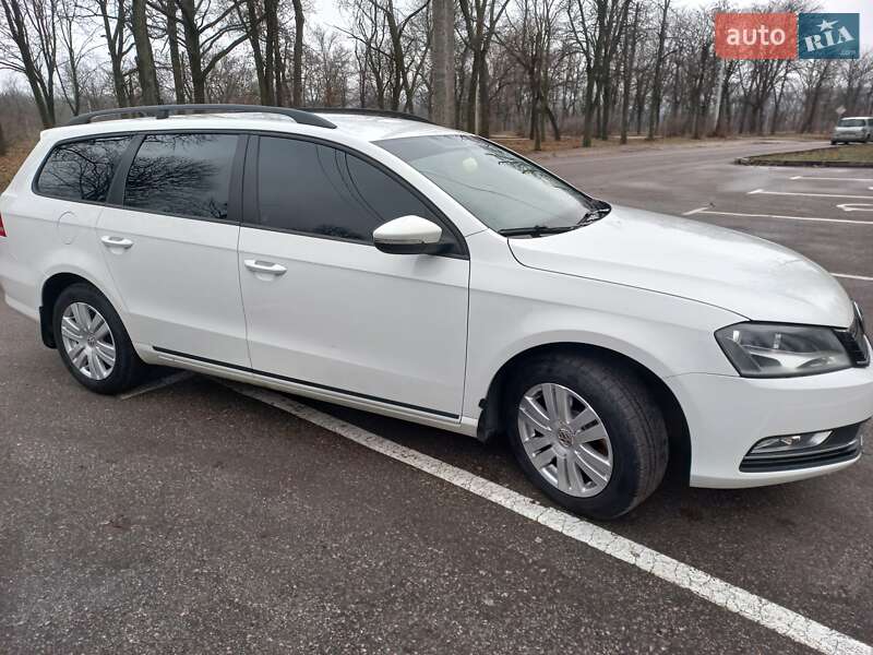 Універсал Volkswagen Passat 2012 в 