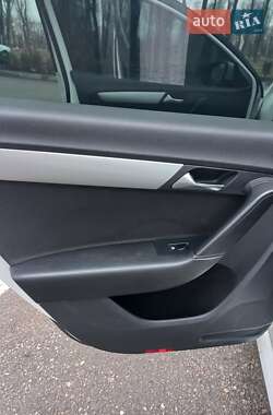Універсал Volkswagen Passat 2012 в 