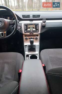 Універсал Volkswagen Passat 2012 в 