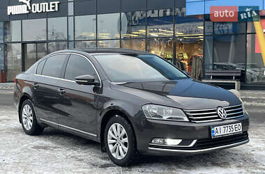 Седан Volkswagen Passat 2012 в Києві