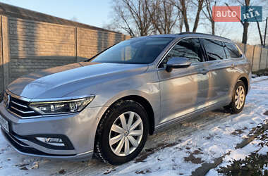 Универсал Volkswagen Passat 2019 в Хороле