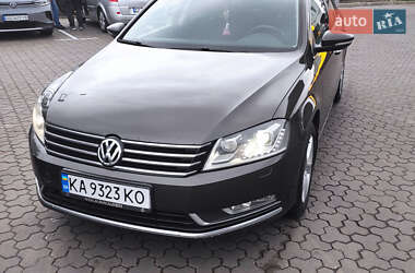 Седан Volkswagen Passat 2012 в Києві