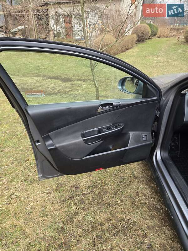 Універсал Volkswagen Passat 2006 в Івано-Франківську