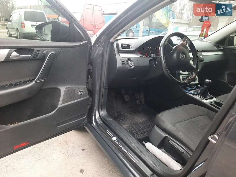 Универсал Volkswagen Passat 2011 в Черновцах