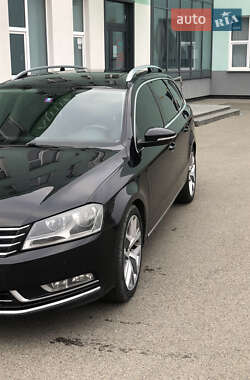 Универсал Volkswagen Passat 2012 в Киеве