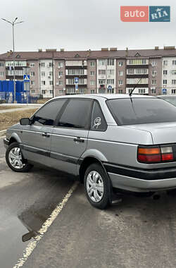 Седан Volkswagen Passat 1988 в Славуте