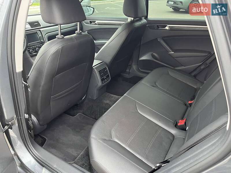 Седан Volkswagen Passat 2016 в Киеве