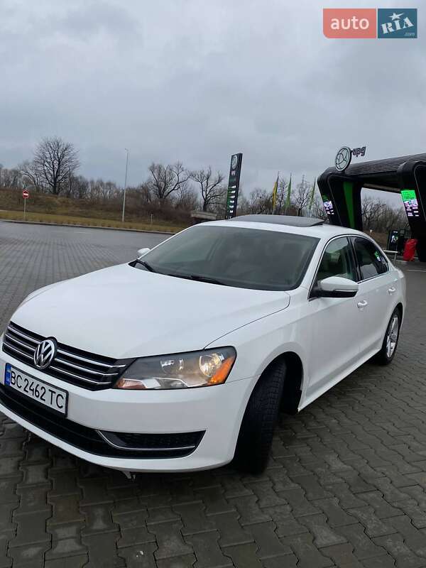 Седан Volkswagen Passat 2012 в Стрые