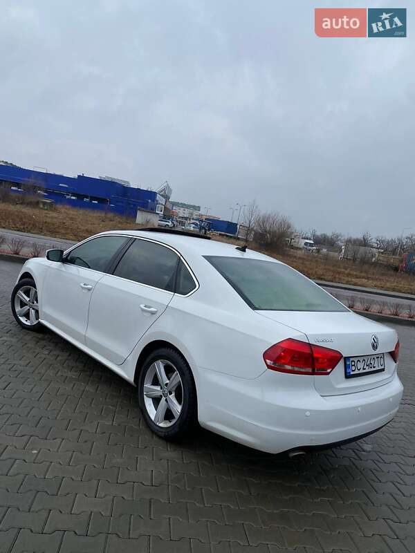 Седан Volkswagen Passat 2012 в Стрые